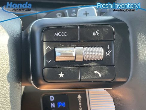 Used 2025 Hyundai Santa Fe SEL FWD image 30