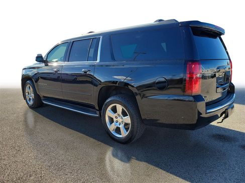 Used 2017 Chevrolet Suburban Premier image 3