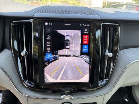 Certified 2024 Volvo XC60 B5 Plus AWD/4WD image 25