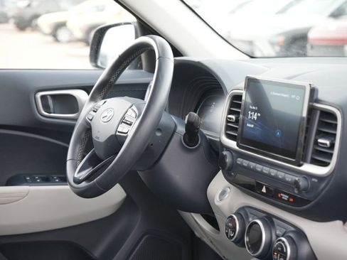 Certified 2023 Hyundai Venue Limited w/ Cargo Package image 12