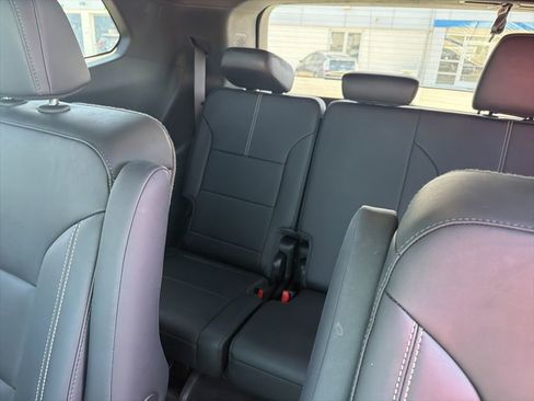Used 2024 GMC Acadia Elevation w/ Luxury Package FWD image 8