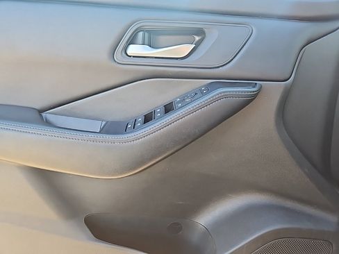 Used 2024 Nissan Rogue SV image 31