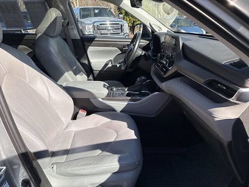 Used 2020 Toyota Highlander Limited image 7