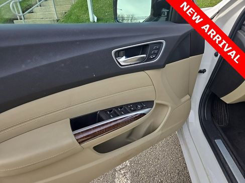 Used 2019 Acura TLX image 17