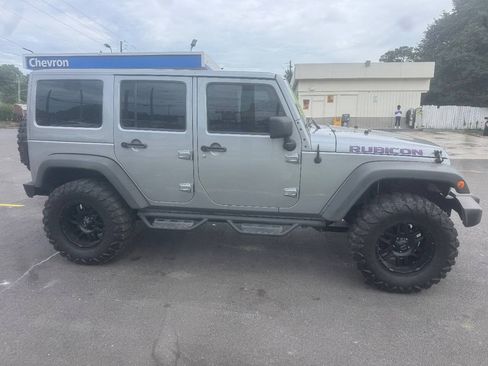 Used 2014 Jeep Wrangler Unlimited Rubicon w/ Dual Top Group AWD/4WD image 7