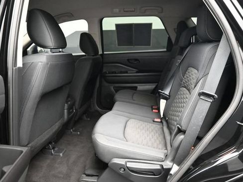 Used 2023 Nissan Pathfinder S FWD image 10