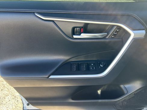 Used 2022 Toyota RAV4 Limited image 12