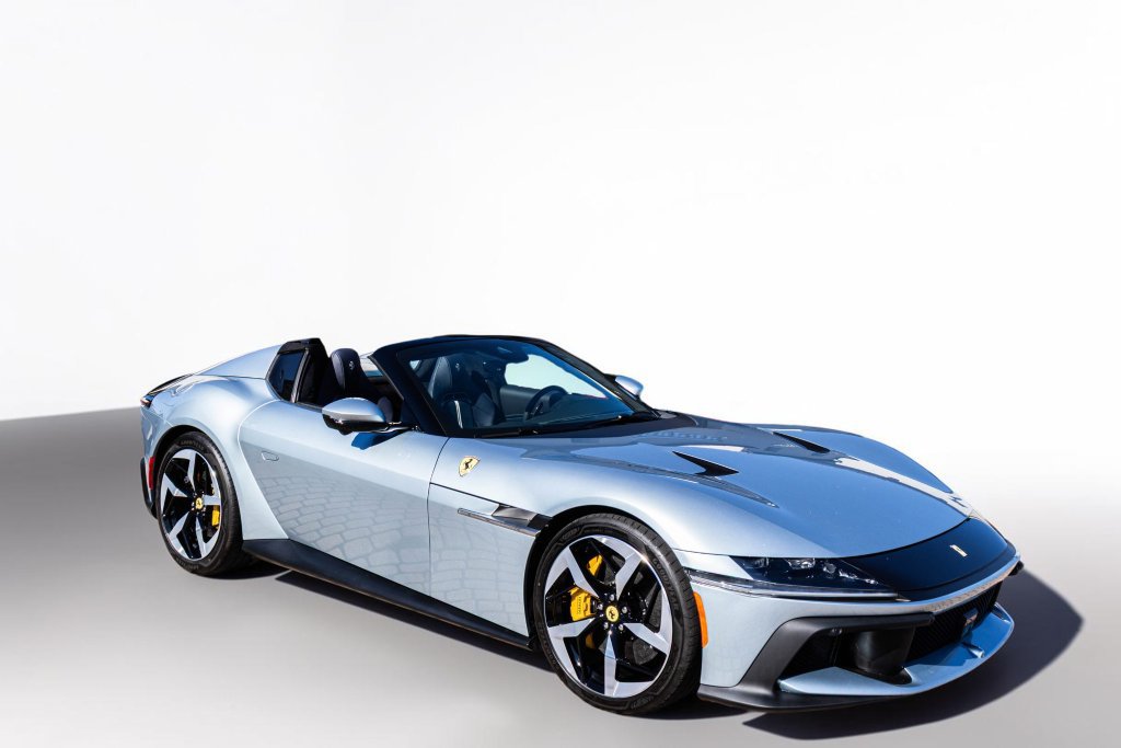 Certified 2026 Ferrari 12Cilindri Spider RWD image 1