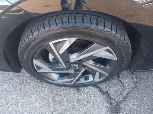 Used 2024 Hyundai Elantra SEL w/ Convenience Package image 29