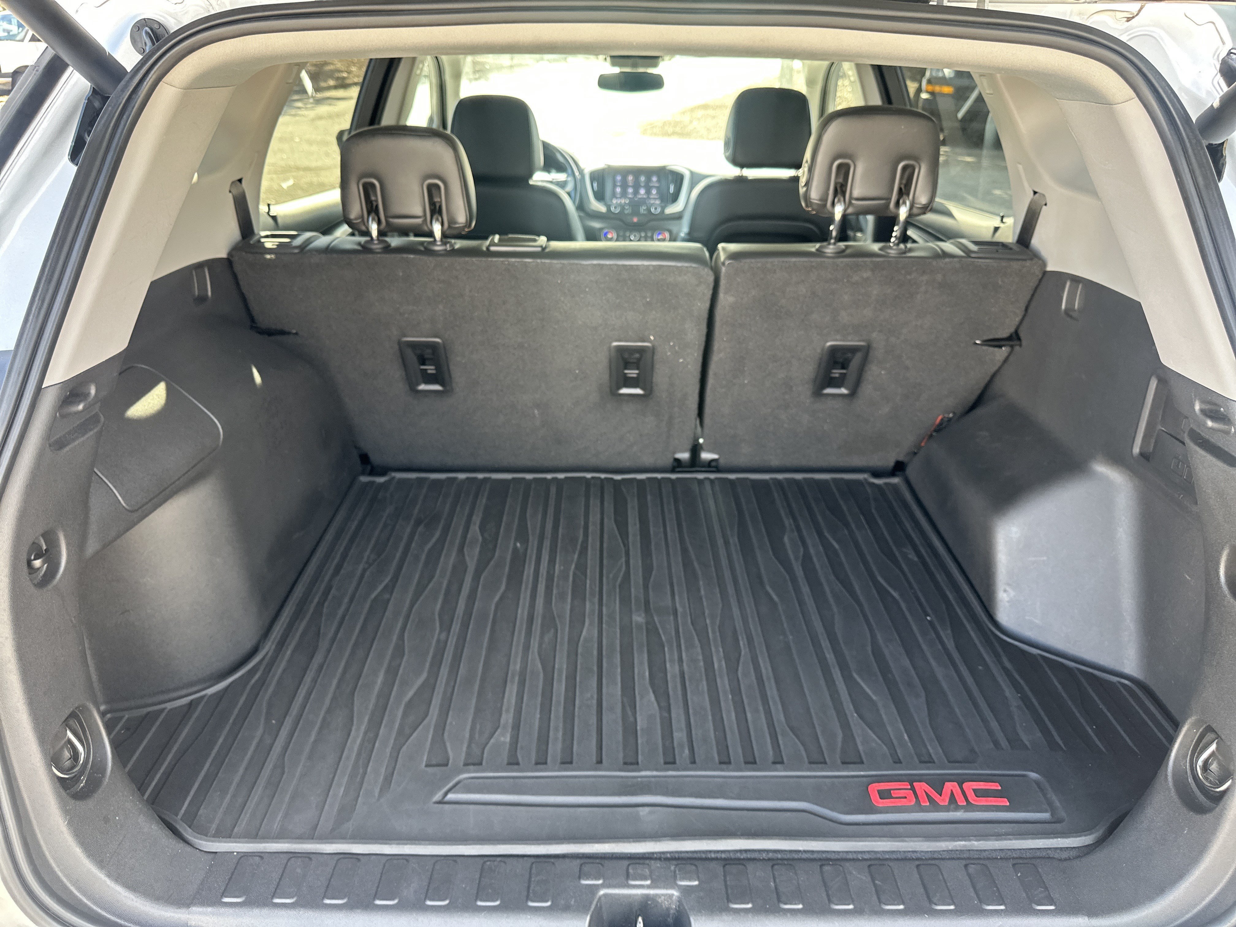 Used 2020 GMC Terrain SLT w/ Preferred Package FWD image 18