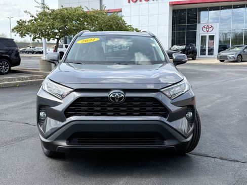 Used 2021 Toyota RAV4 XLE Premium AWD/4WD image 2