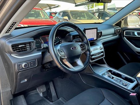Used 2022 Ford Explorer XLT AWD/4WD image 16