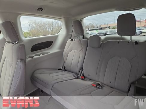 Used 2020 Chrysler Voyager LX FWD image 23