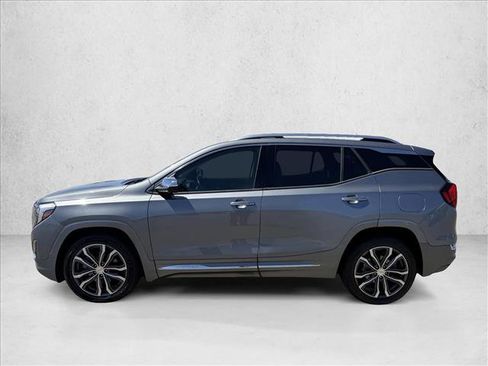 Used 2020 GMC Terrain Denali w/ Denali Premium Package FWD image 9