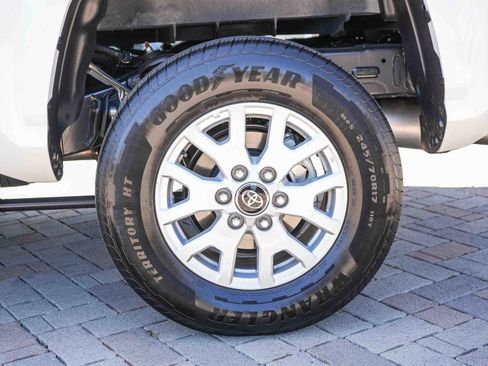 Certified 2025 Toyota Tacoma SR5 AWD/4WD image 11