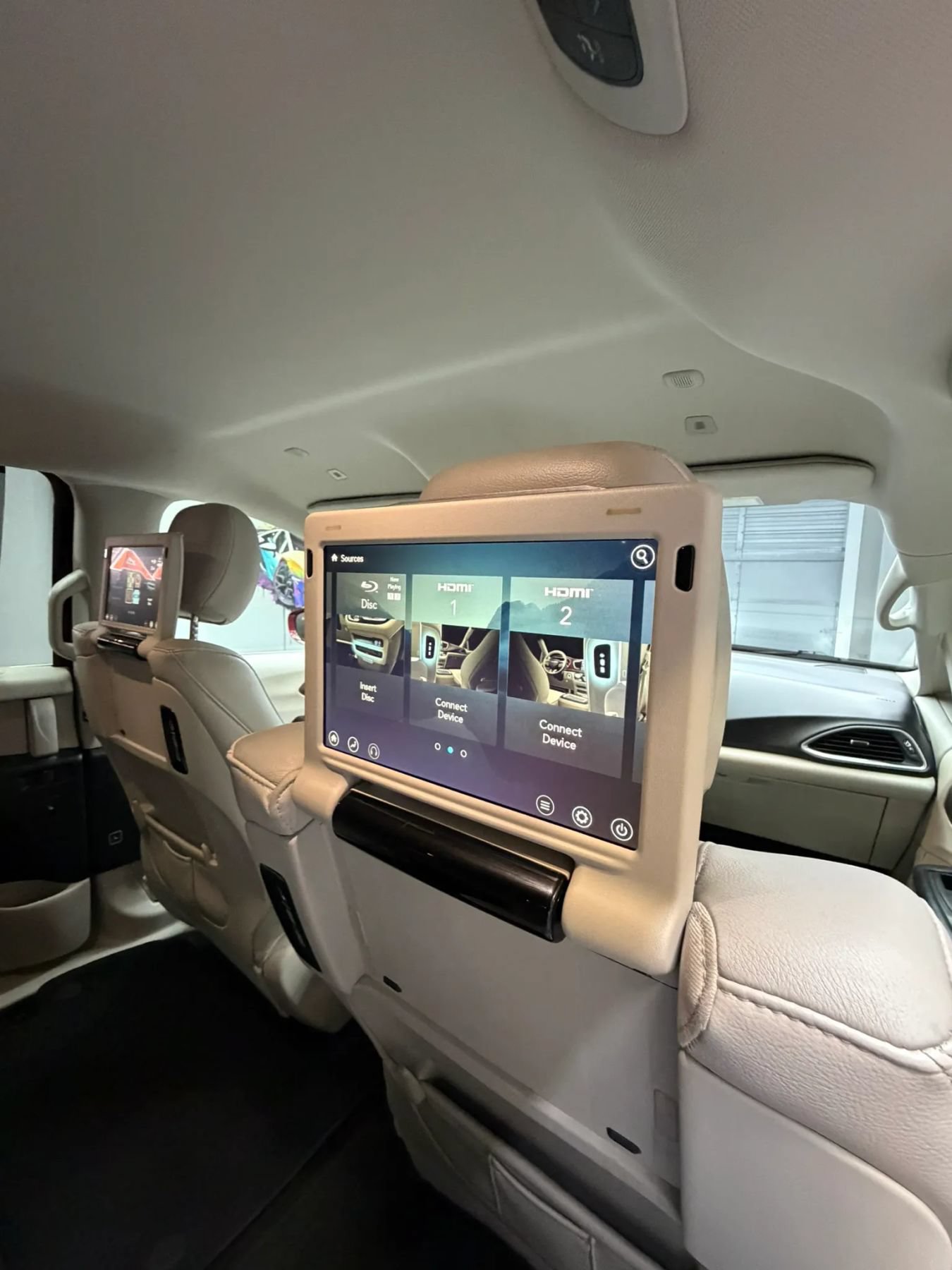 Used 2018 Chrysler Pacifica Touring-L Plus w/ Advanced Safetytec Group FWD image 34