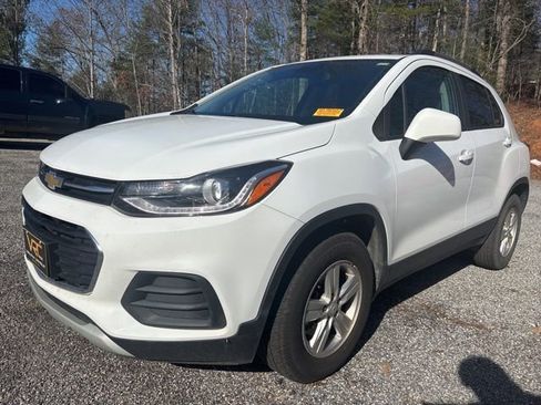 Used 2022 Chevrolet Trax LT w/ LT Convenience Package image 8