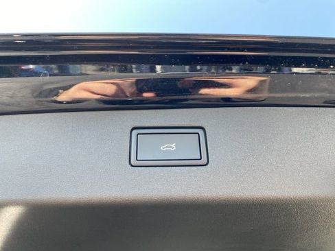 New 2025 Volkswagen Tiguan SE AWD/4WD image 67