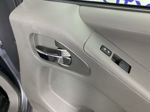 Used 2020 Nissan Frontier SV image 36