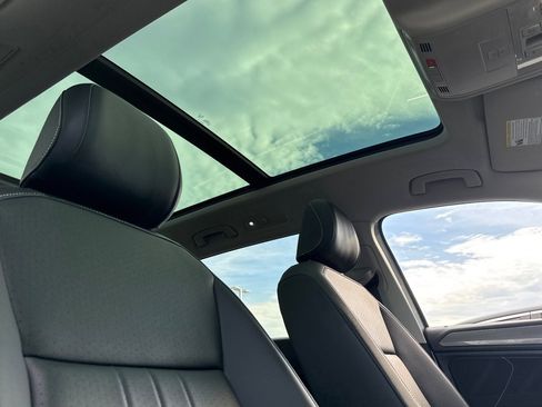 Used 2024 Volkswagen Tiguan SE image 15