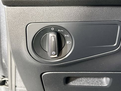 Used 2022 Volkswagen Tiguan SE image 10