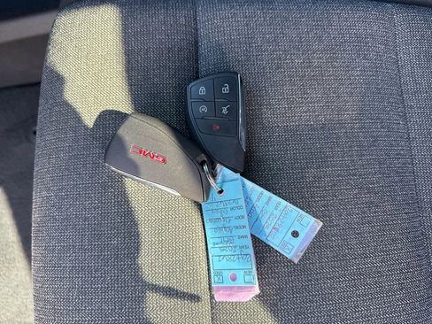 Used 2025 GMC Acadia Elevation image 38