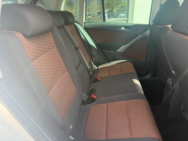 Used 2010 Volkswagen Tiguan SE FWD image 12