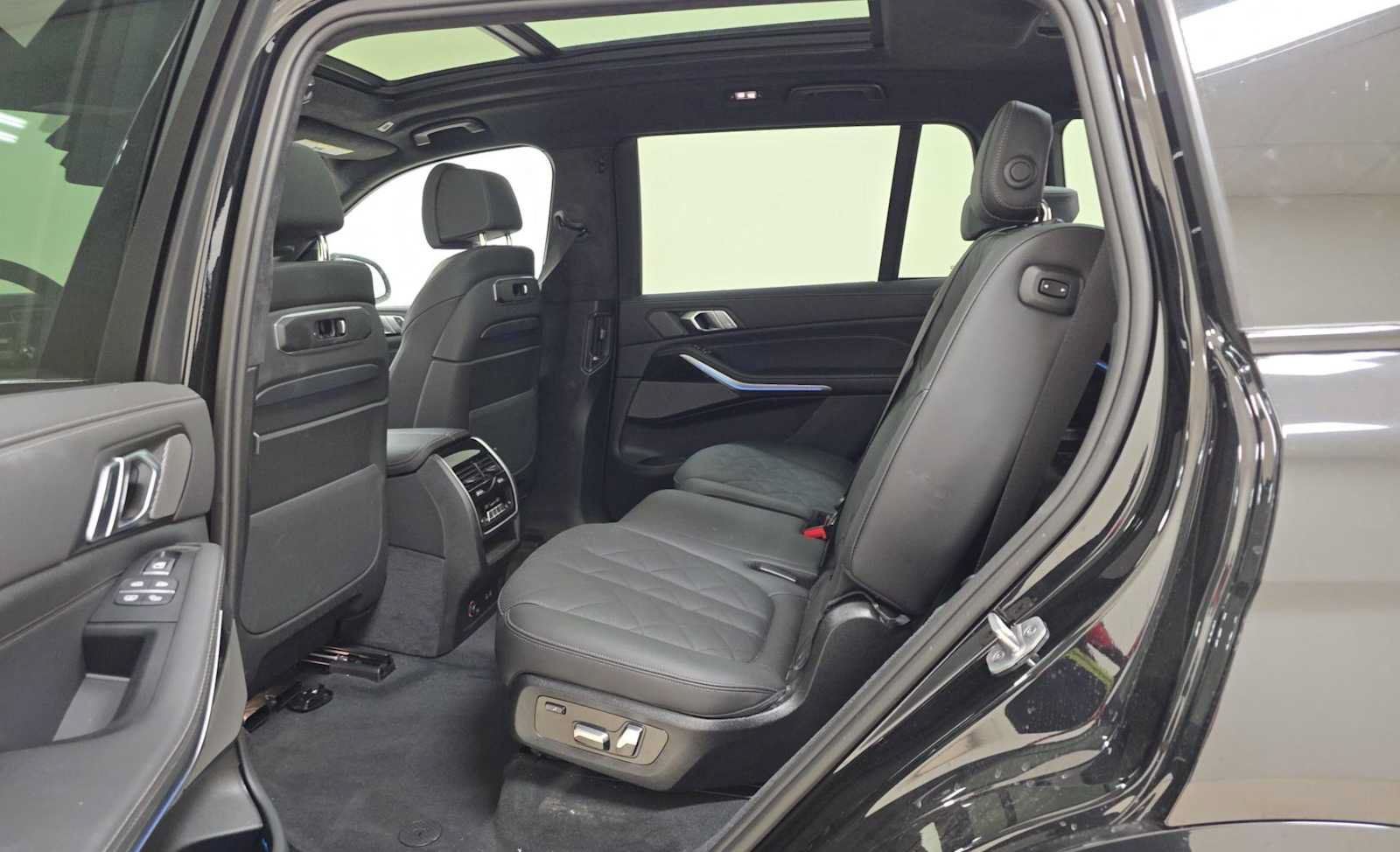 Used 2026 BMW X7 xDrive40i w/ M Sport Package AWD/4WD image 6