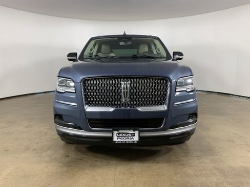 Used 2023 Lincoln Navigator Reserve image 2