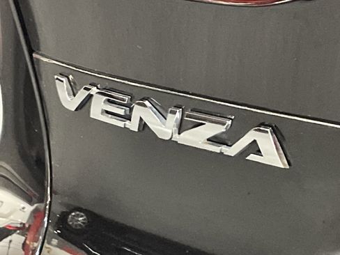 Used 2022 Toyota Venza XLE image 9