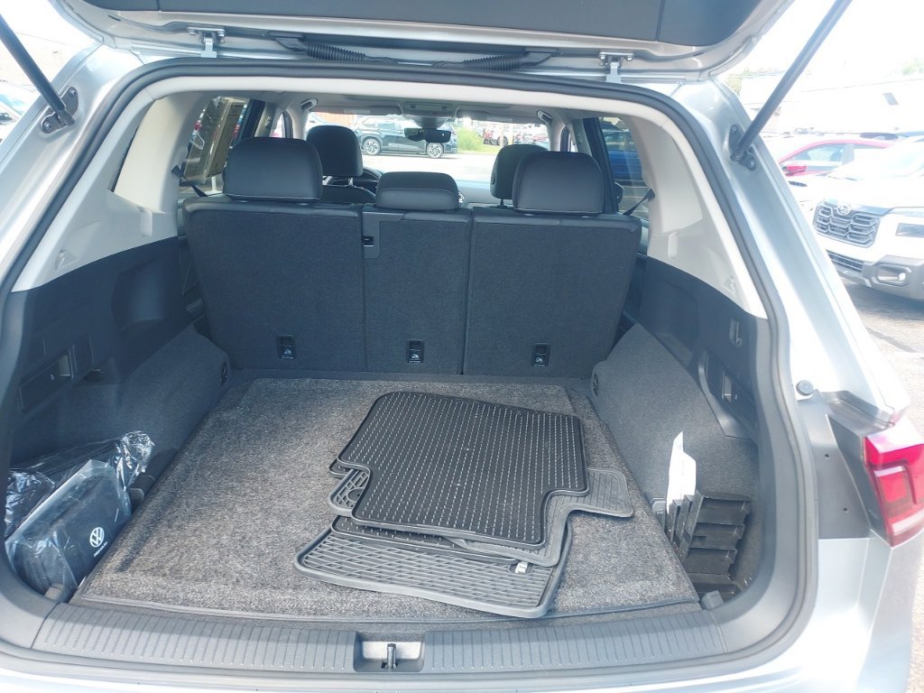 Certified 2023 Volkswagen Tiguan SE w/ Panoramic Sunroof Package AWD/4WD image 32