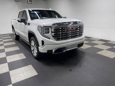 Used 2023 GMC Sierra 1500 Denali w/ Technology Package AWD/4WD image 6