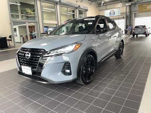Certified 2024 Nissan Kicks SR FWD image 3