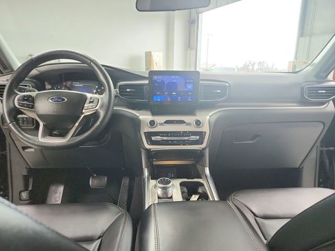 Used 2024 Ford Explorer XLT w/ Equipment Group 202A image 25