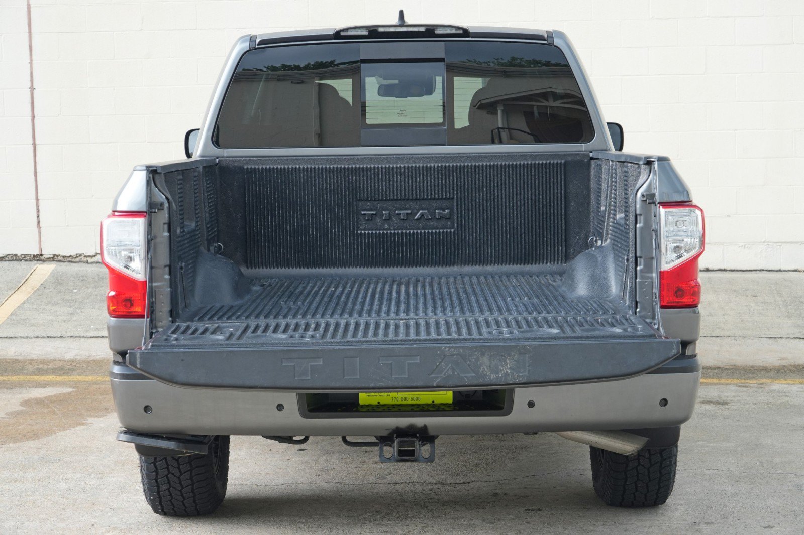 Used 2023 Nissan Titan SV w/ SV Convenience Package RWD image 9