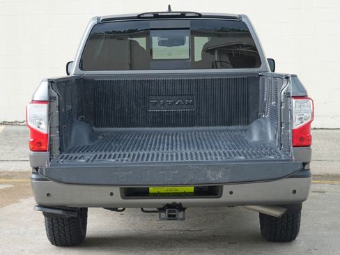 Used 2023 Nissan Titan SV w/ SV Convenience Package RWD image 9