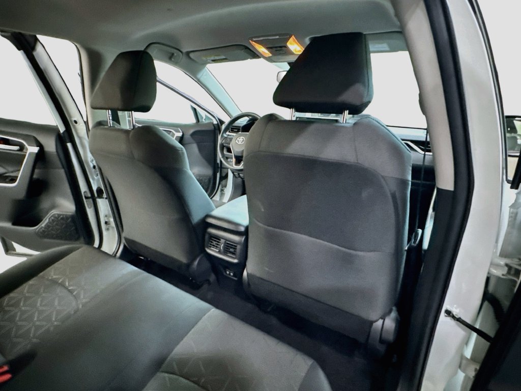 Used 2020 Toyota RAV4 XLE w/ XLE Grade Weather Package AWD/4WD image 32