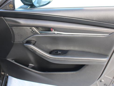 Used 2019 MAZDA MAZDA3 Base image 17