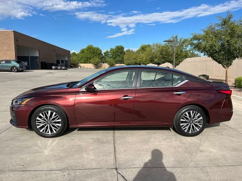 Used 2023 Nissan Altima 2.5 SV w/ SV Premium Package FWD image 9