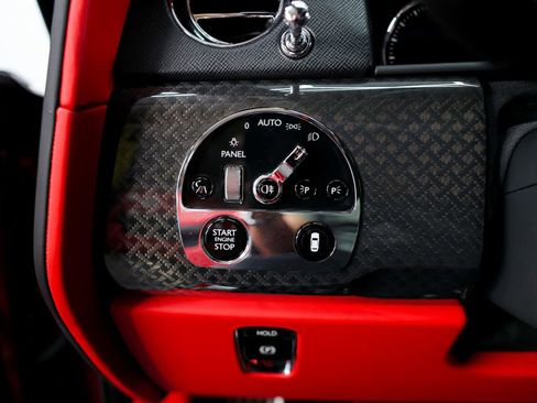 Used 2022 Rolls-Royce Cullinan Black Badge w/ Dark Exterior Package image 26