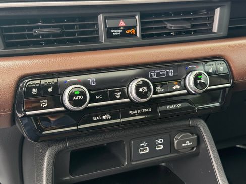 Used 2025 Honda Pilot Elite image 24