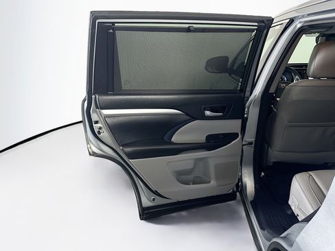 Used 2017 Toyota Highlander XLE image 28
