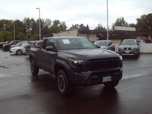 Used 2024 Toyota Tacoma TRD Off-Road w/ TRD Off Road Premium Package AWD/4WD image 7