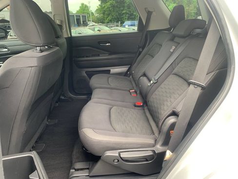 Used 2022 Nissan Pathfinder S FWD image 13