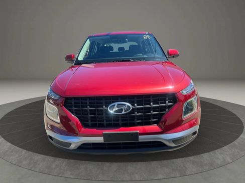 Used 2025 Hyundai Venue SE FWD image 2