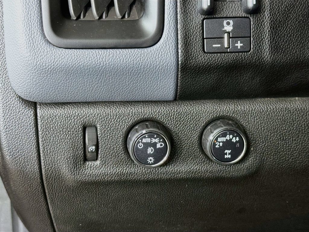Used 2018 Chevrolet Colorado Z71 AWD/4WD image 11