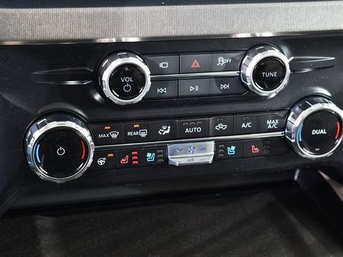 New 2026 Ford F450 Platinum w/ Platinum Plus Package image 29