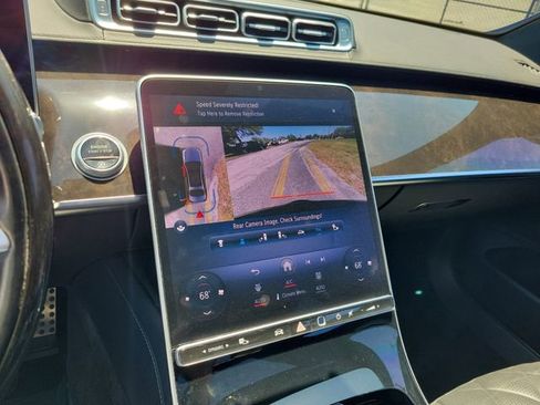 Used 2022 Mercedes-Benz S 580 4MATIC Sedan w/ AMG Line Package image 19