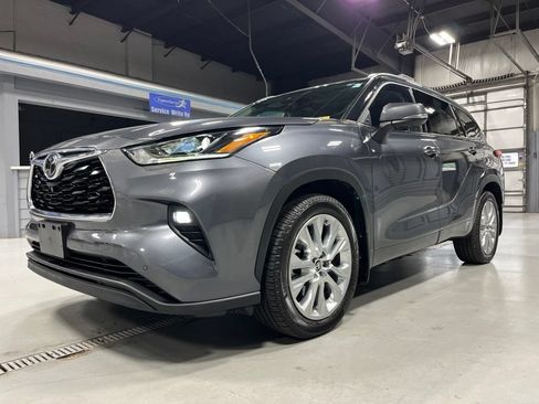 Used 2020 Toyota Highlander Limited AWD/4WD image 3