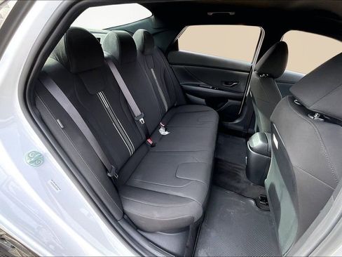 Certified 2025 Hyundai Elantra SEL image 27